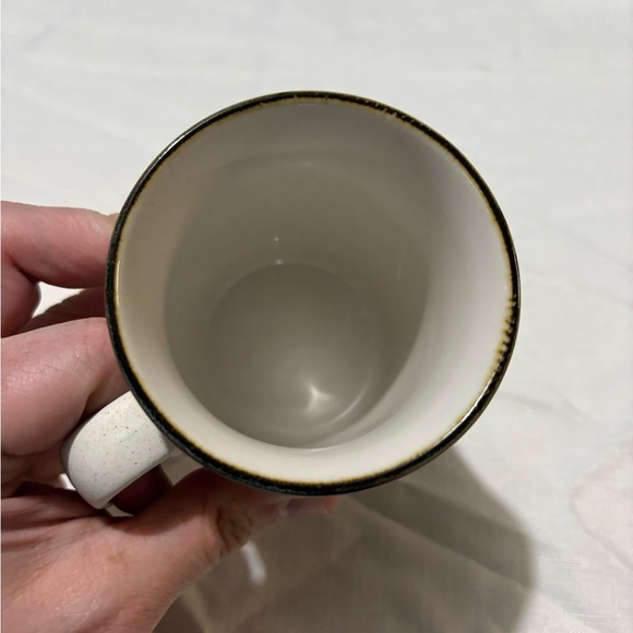 Vintage Cream Ceramic Mug with Sketch Design - Picture 3 of 6